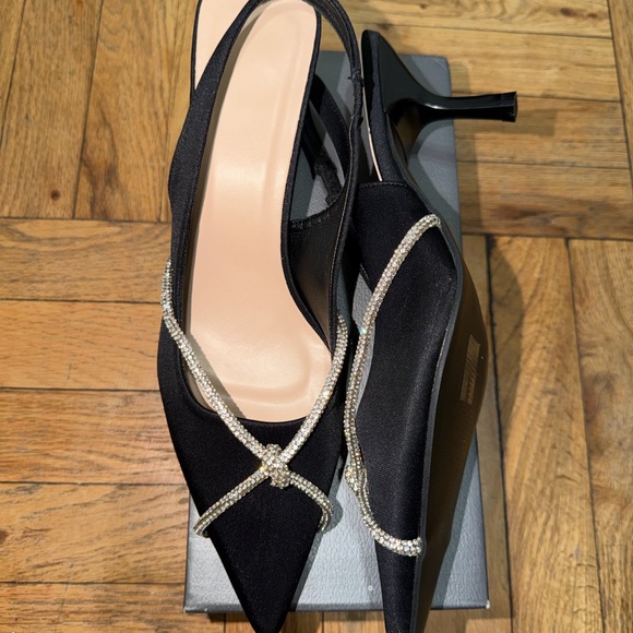 Elegant Black Slingback Heels with Silver Accents - Picture 5 of 8